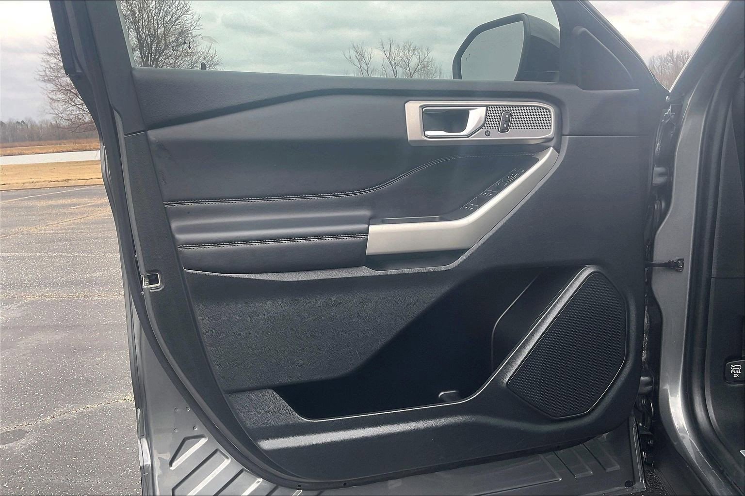 Used 2023 Ford Explorer Limited AWD/4WD image 18