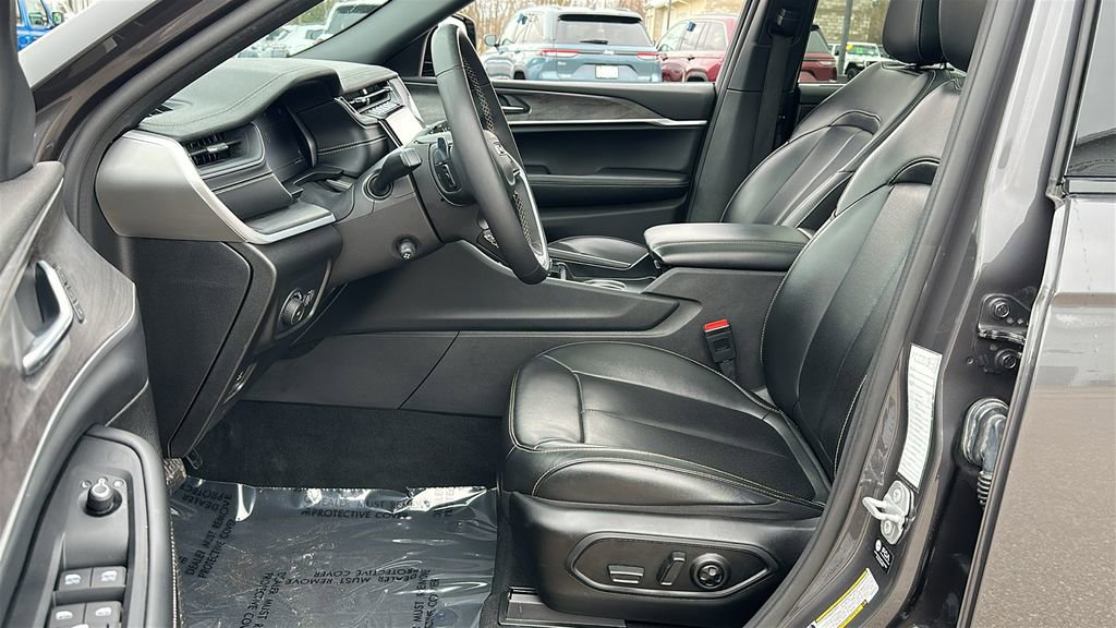 Used 2024 Jeep Grand Cherokee L Limited w/ Luxury Tech Group II image 12