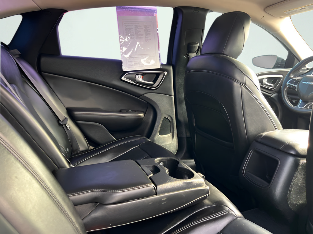 Used 2017 Chrysler 200 Limited Platinum FWD image 23