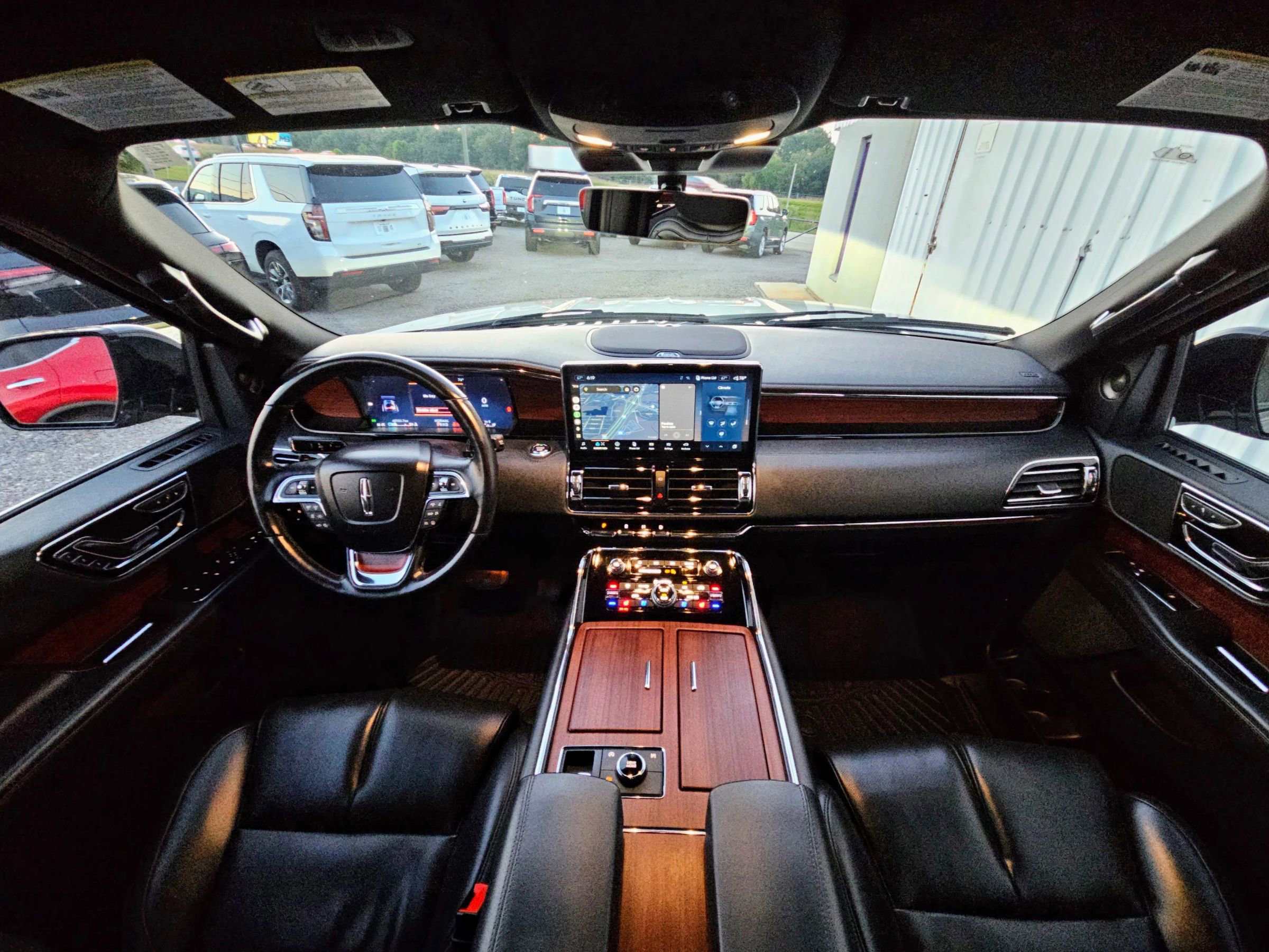 Used 2023 Lincoln Navigator 2WD image 8