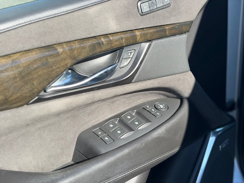 Used 2020 Cadillac Escalade Platinum AWD/4WD image 23