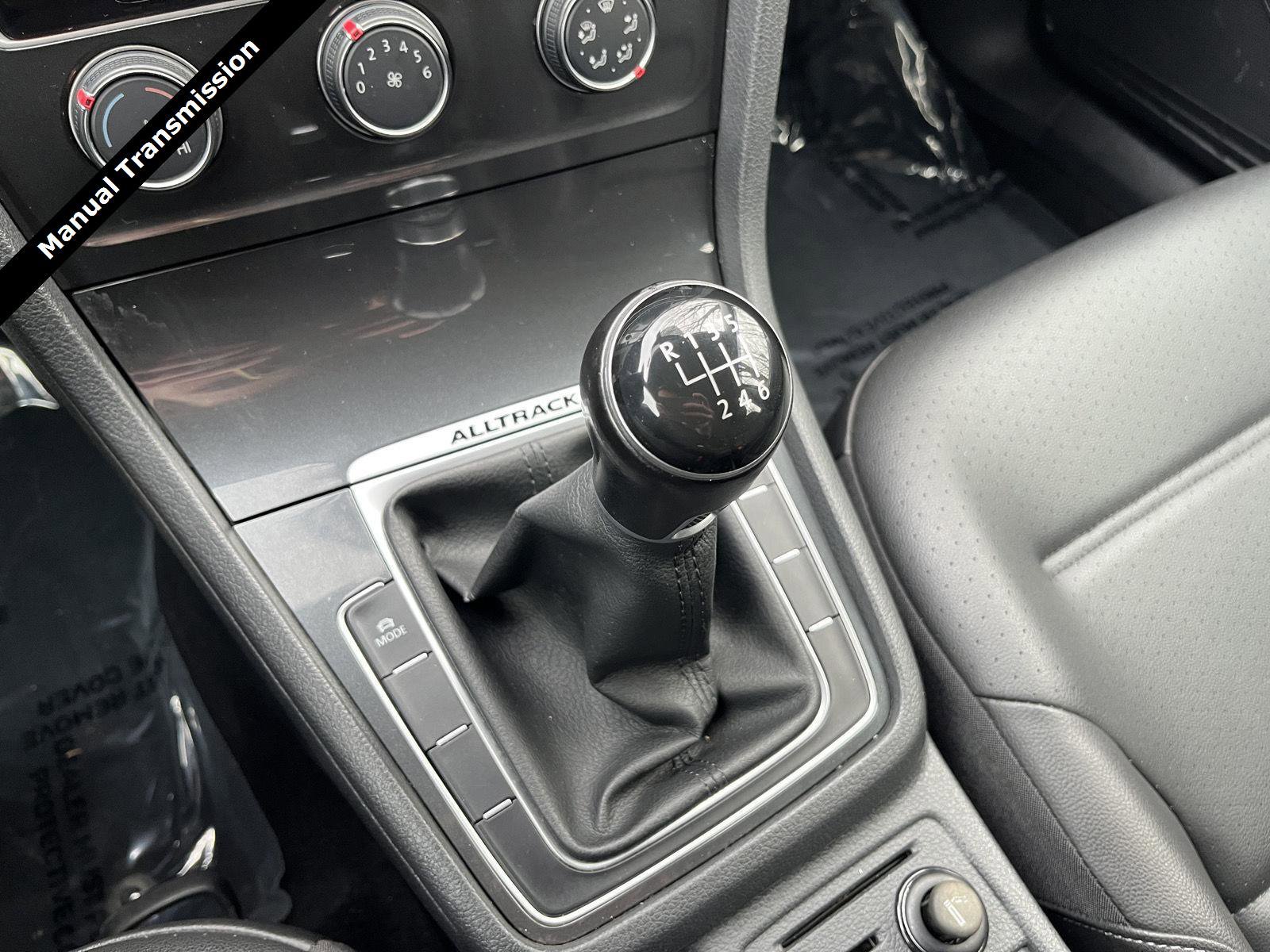 Used 2019 Volkswagen Golf Alltrack S image 2