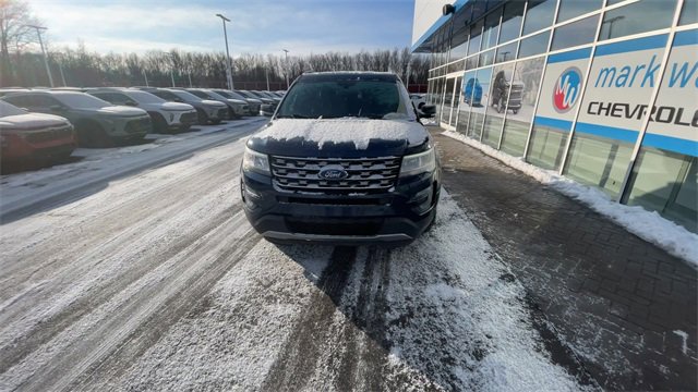 Used 2017 Ford Explorer XLT w/ Equipment Group 202A image 3