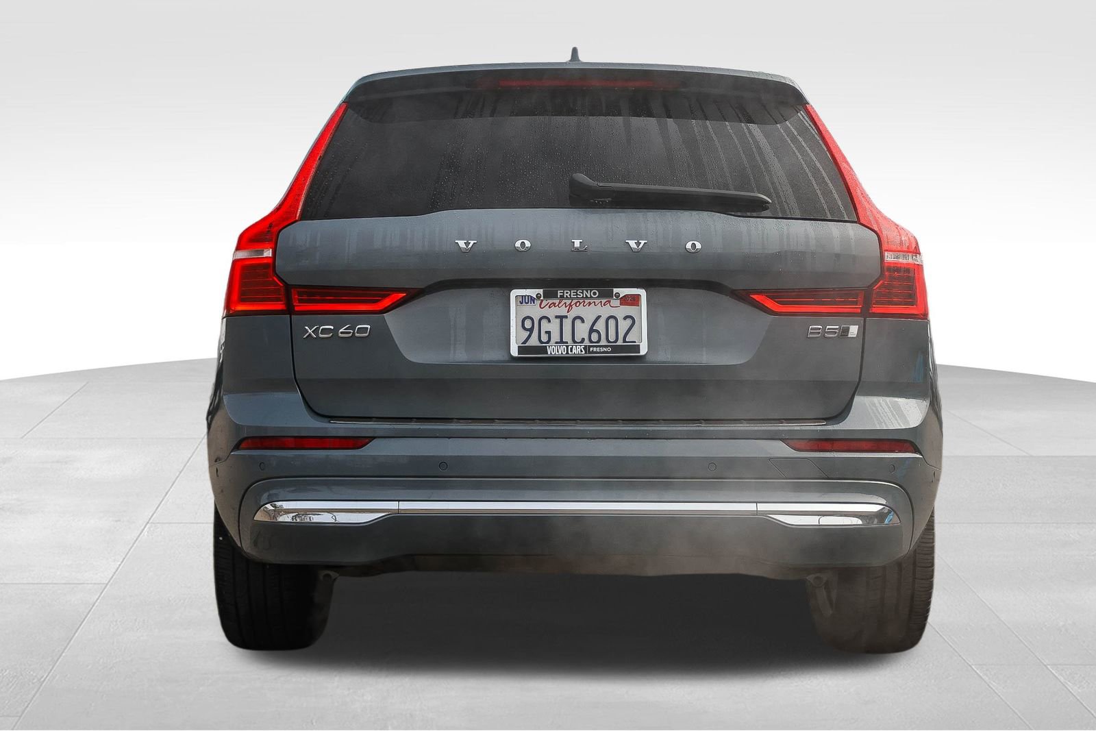 Used 2023 Volvo XC60 B5 Ultimate w/ Climate Package image 7