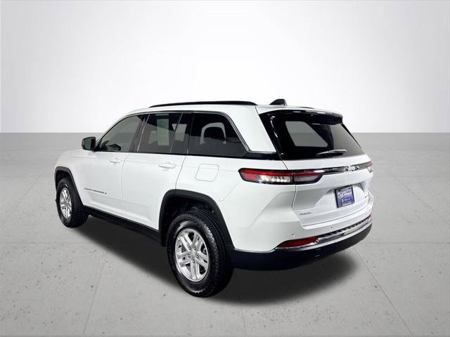 Certified 2025 Jeep Grand Cherokee Laredo AWD/4WD image 9