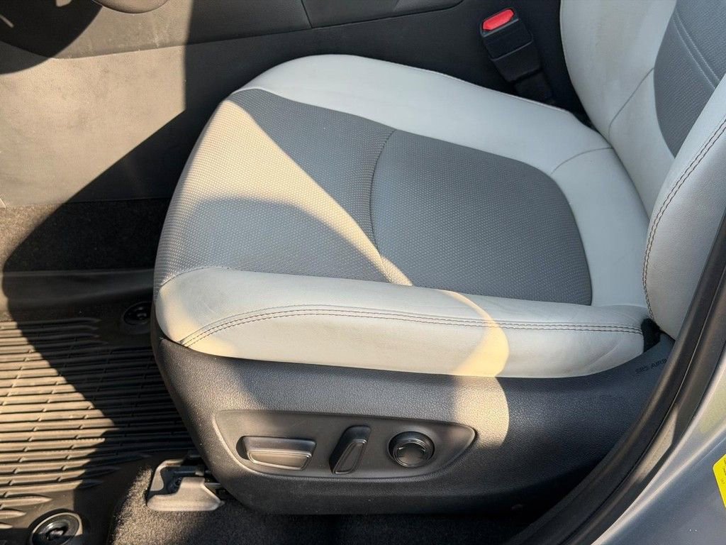 Used 2023 Toyota RAV4 Limited image 26