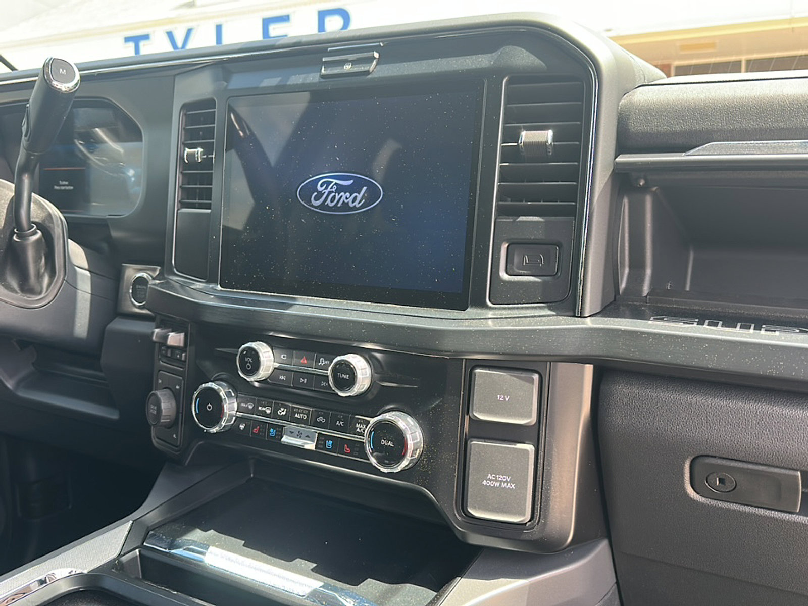 Used 2025 Ford F550 4x4 Crew Cab Super Duty image 19