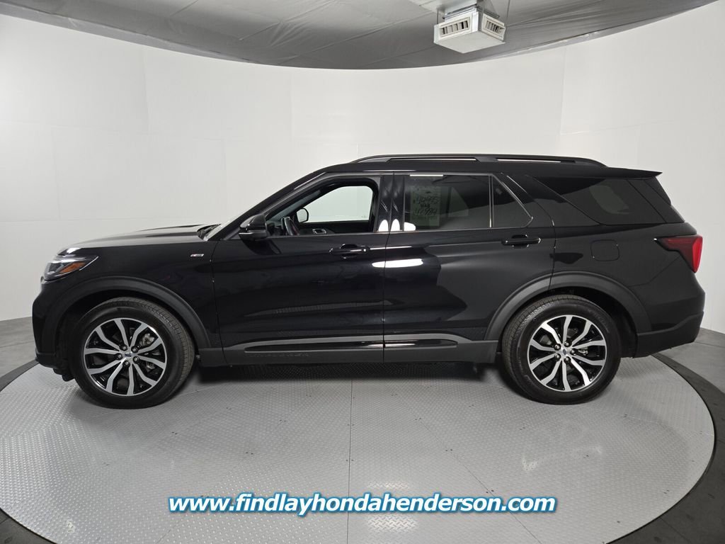 Used 2025 Ford Explorer ST-Line image 3