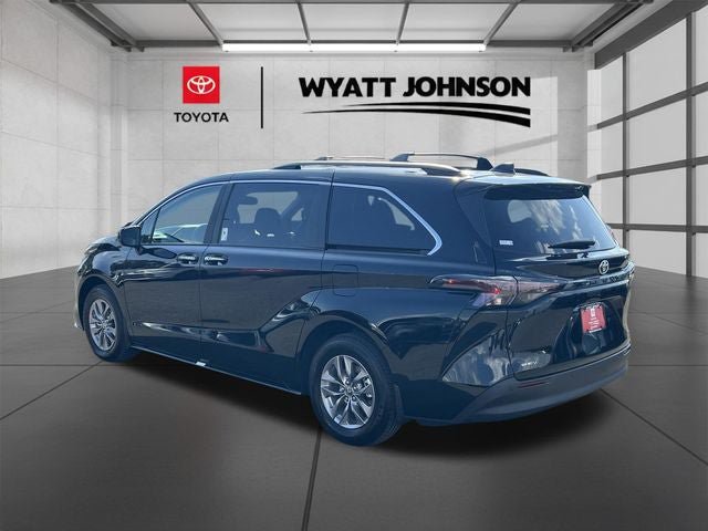New 2026 Toyota Sienna XLE FWD image 3