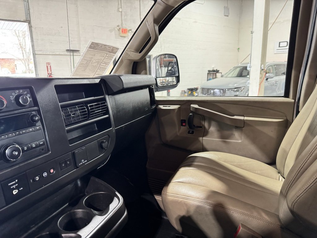 Used 2020 Chevrolet Express 3500 w/ Driver Convenience Package image 8