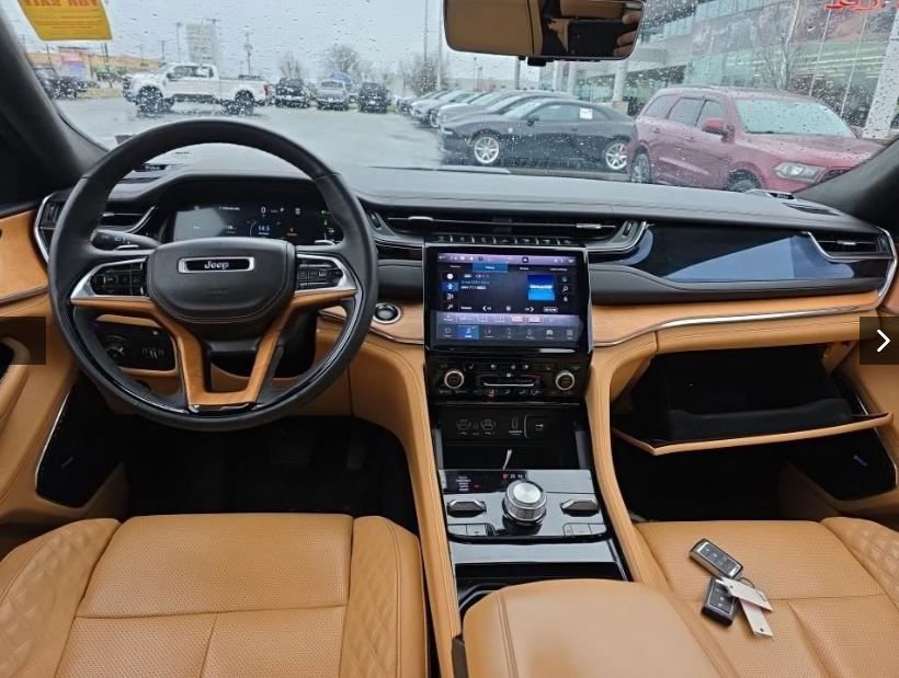 Used 2023 Jeep Grand Cherokee Summit image 6