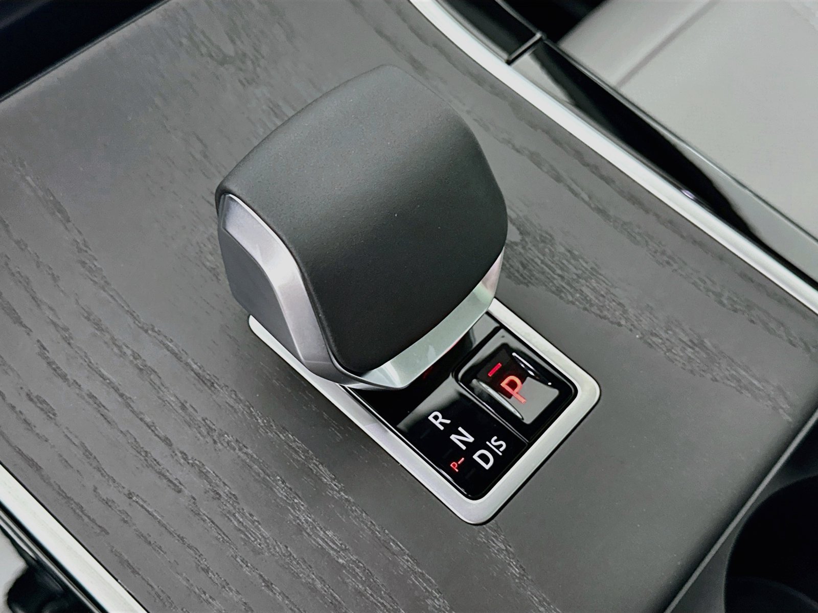 New 2026 Land Rover Range Rover Velar Belgravia AWD/4WD image 29