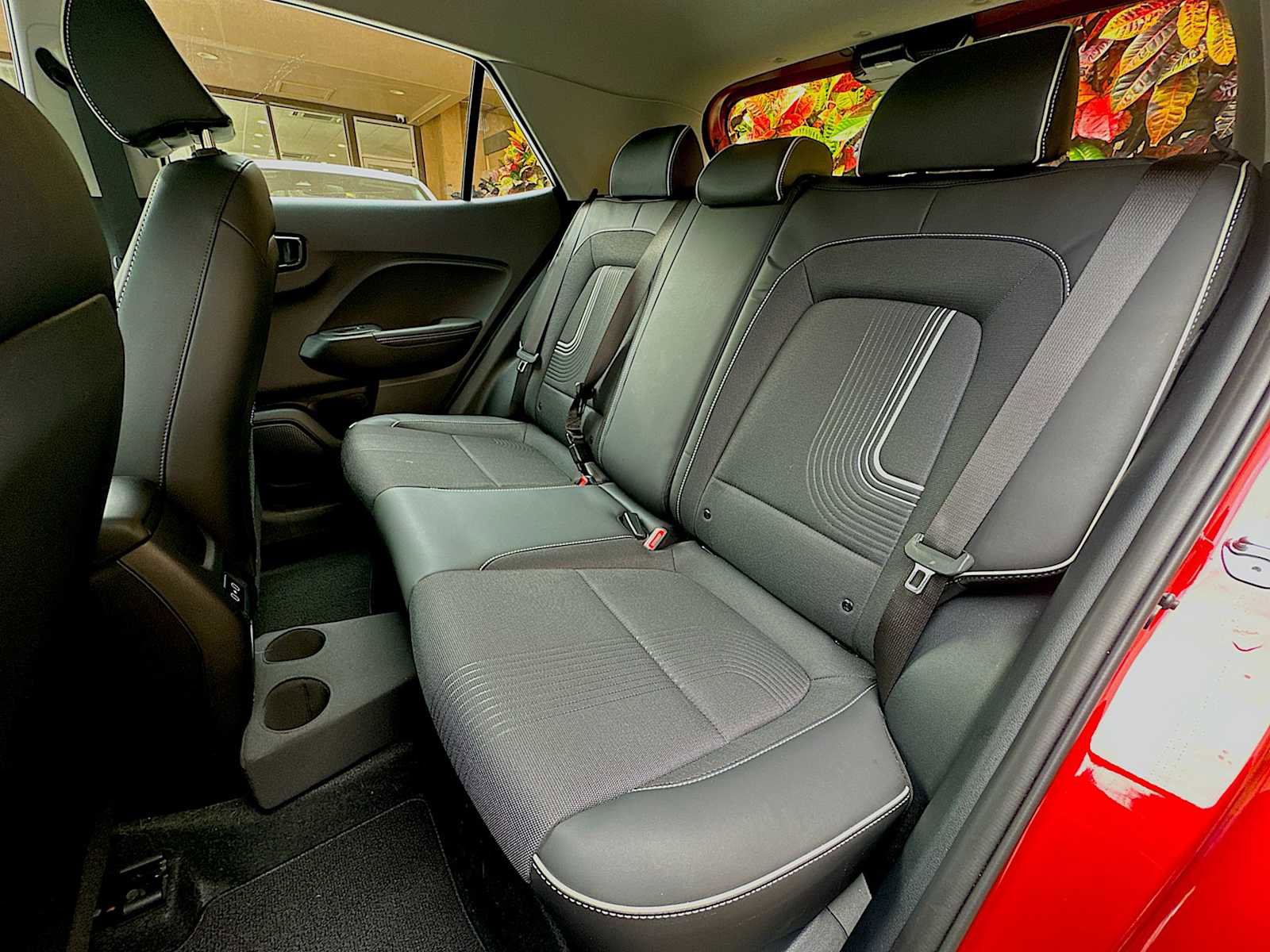 Used 2024 Hyundai Venue Limited image 16