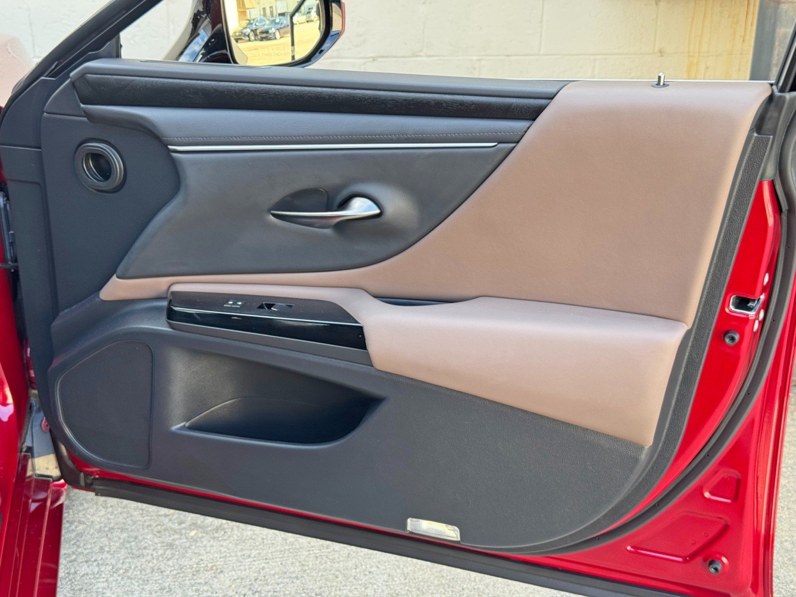 Used 2025 Lexus ES 300h w/ Premium Package FWD image 50