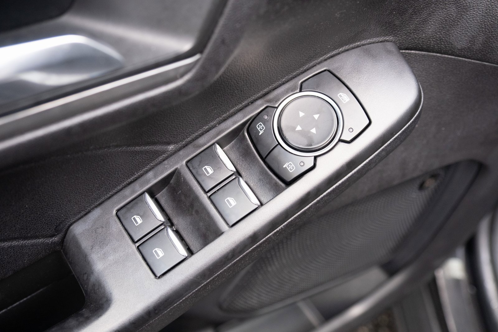 Used 2021 Ford Escape Titanium image 16