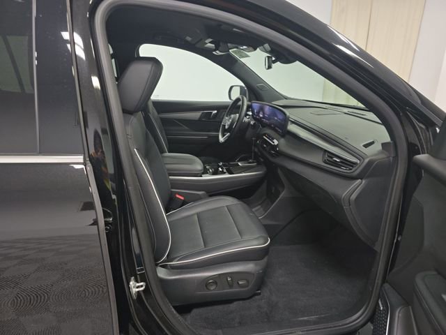 Used 2025 Buick Enclave Preferred image 8