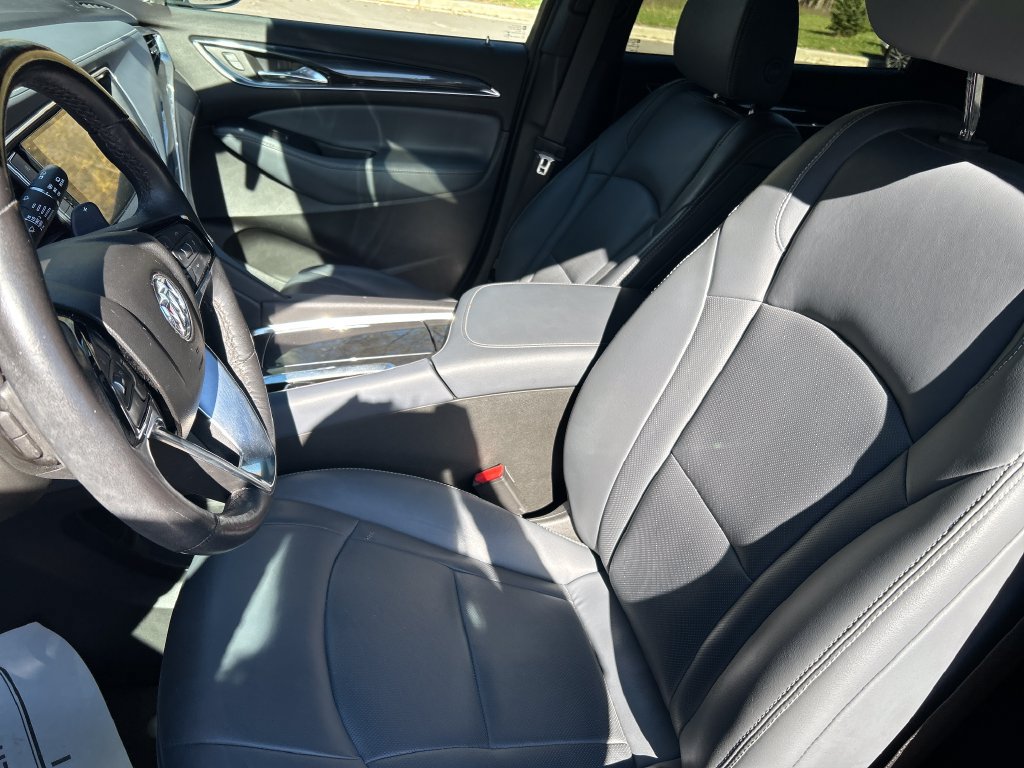 Used 2023 Buick Enclave Essence AWD/4WD image 12
