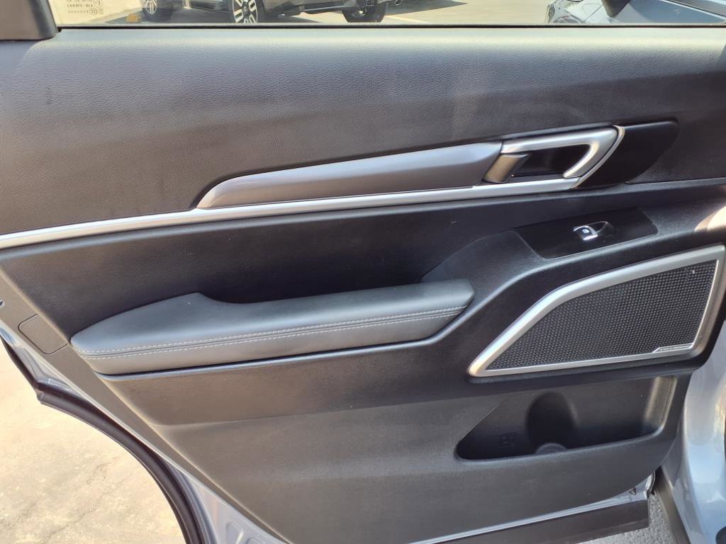 Used 2023 Kia Telluride LX image 11