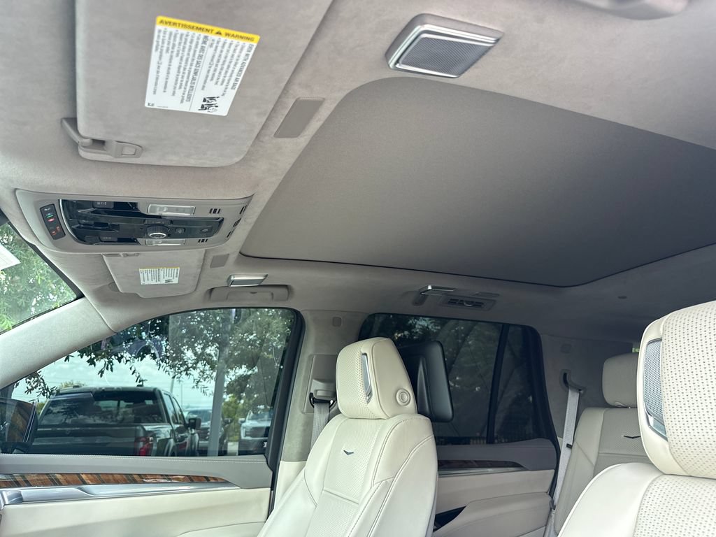 Used 2025 Cadillac Escalade Premium Luxury Platinum w/ LPO, Floor Liner Package AWD/4WD image 31
