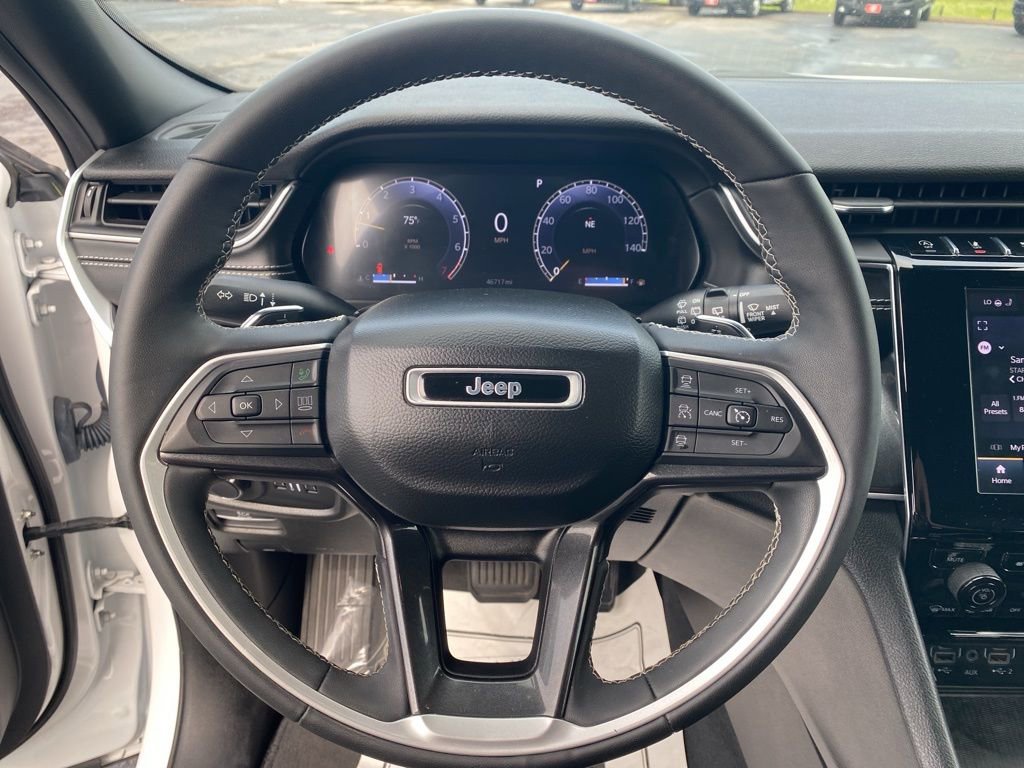Used 2023 Jeep Grand Cherokee Altitude AWD/4WD image 15