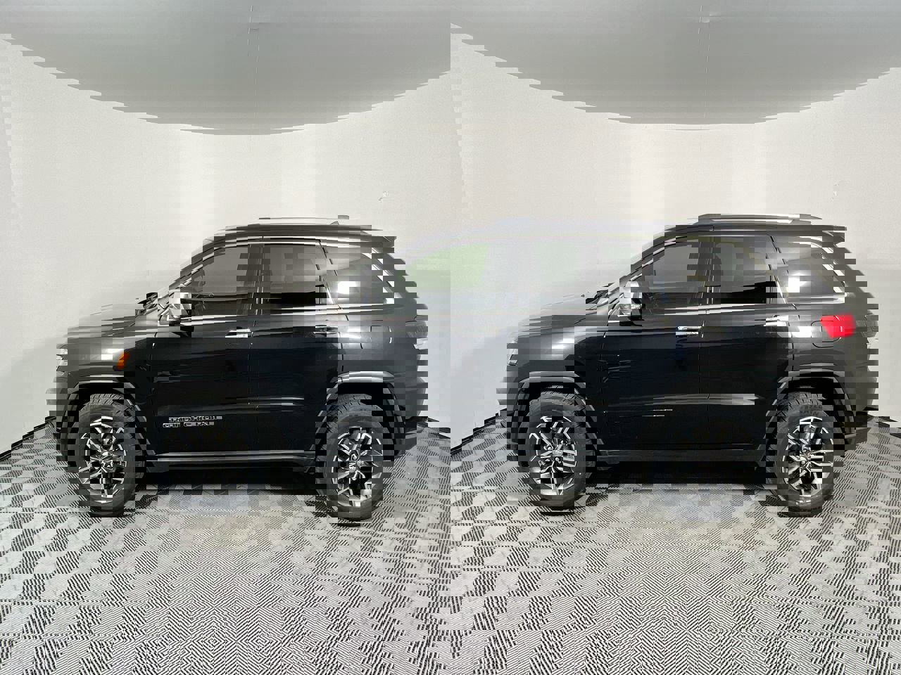 Used 2017 Jeep Grand Cherokee Limited image 6