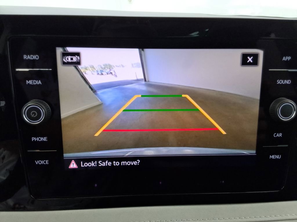 Certified 2025 Volkswagen Taos SE w/ Panoramic Sunroof Package image 11