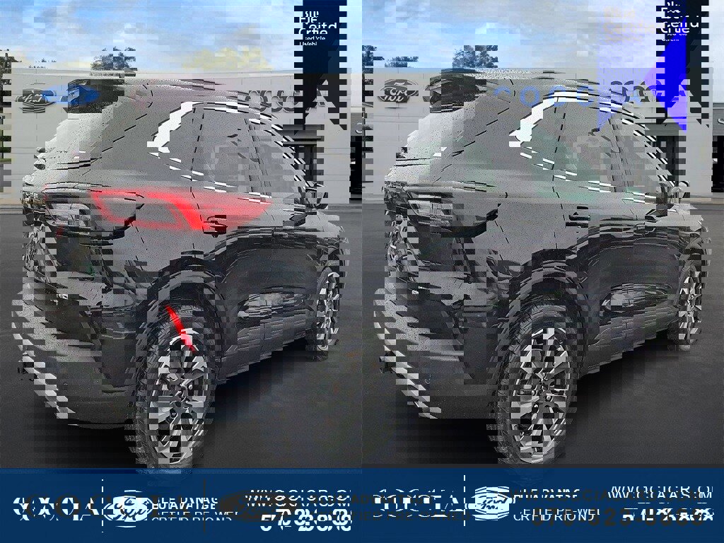 Certified 2023 Ford Escape Platinum w/ Class II Trailer Tow Package image 4
