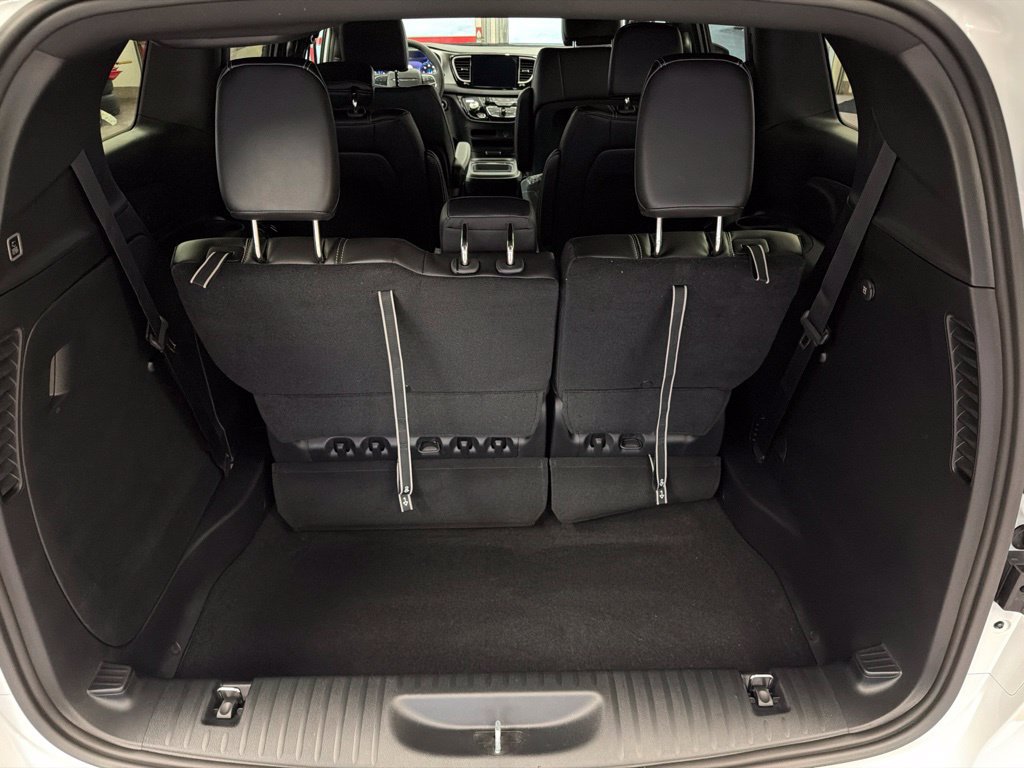 New 2027 Chrysler Pacifica LX FWD image 24