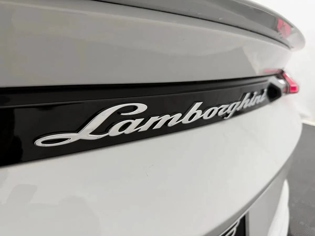 Used 2021 Lamborghini Urus AWD/4WD image 8