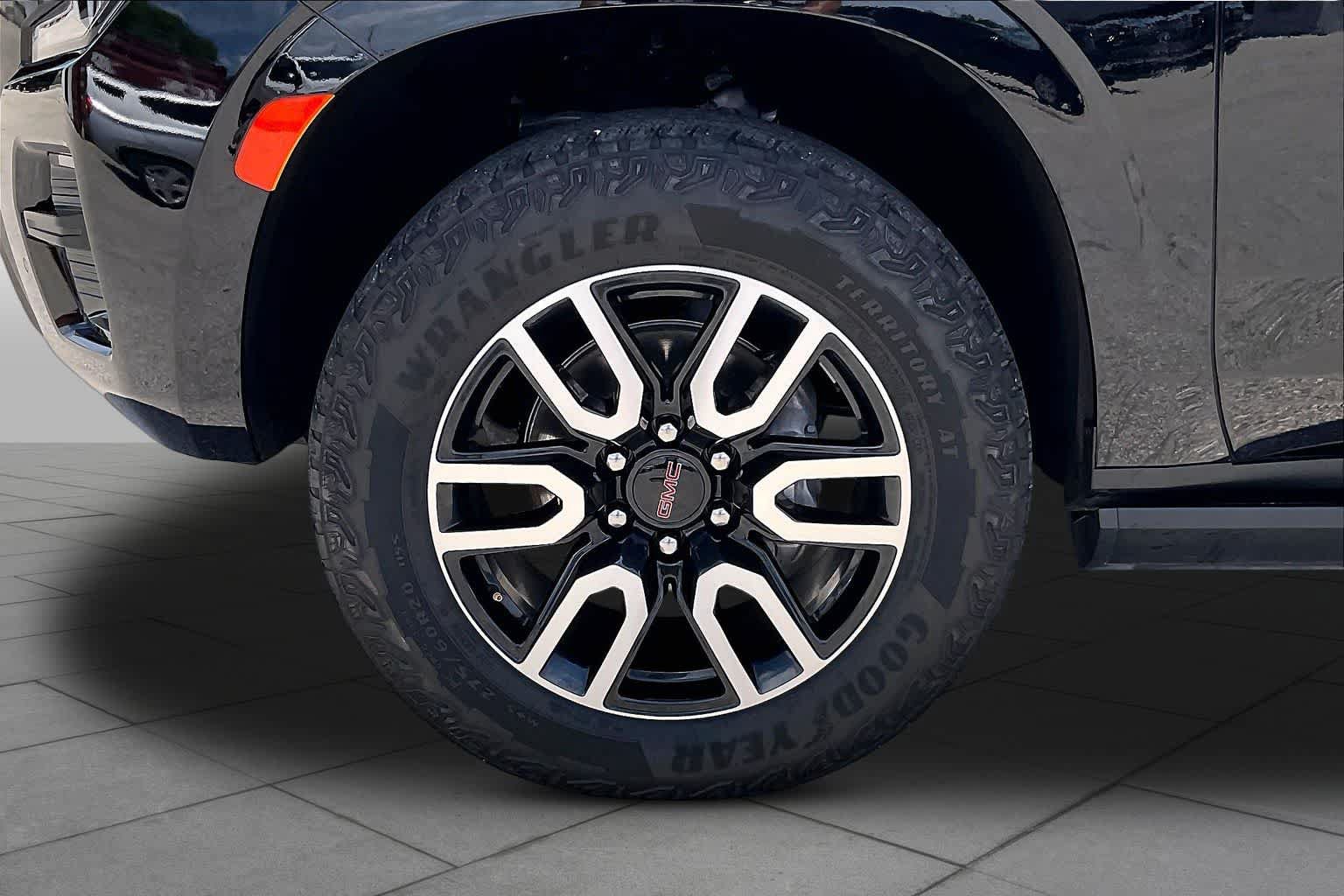Certified 2024 GMC Yukon AT4 w/ AT4 Premium Package AWD/4WD image 10