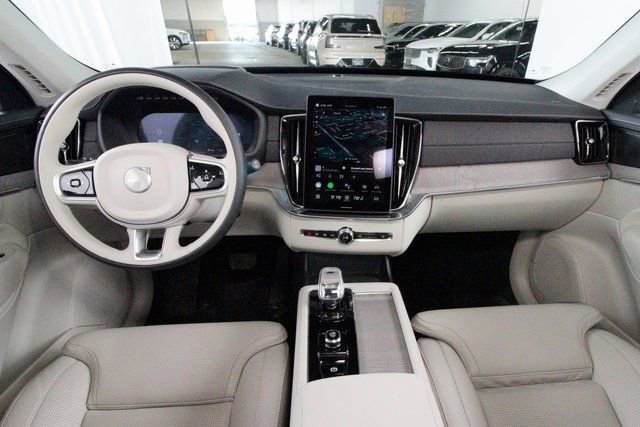 Used 2025 Volvo XC90 B6 Ultra w/ Protection Package image 6
