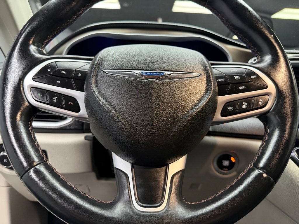 Used 2018 Chrysler Pacifica Touring-L Plus w/ Advanced Safetytec Group FWD image 23
