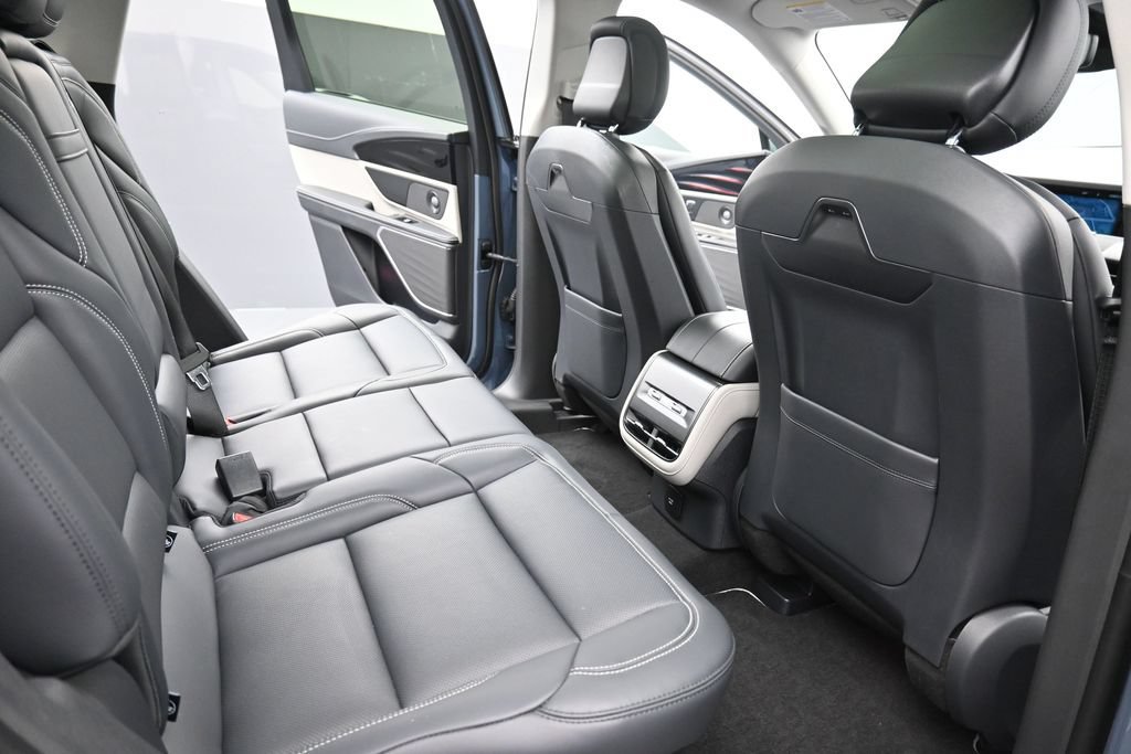 Used 2025 Lincoln Nautilus Premier w/ Equipment Group 102A AWD/4WD image 18