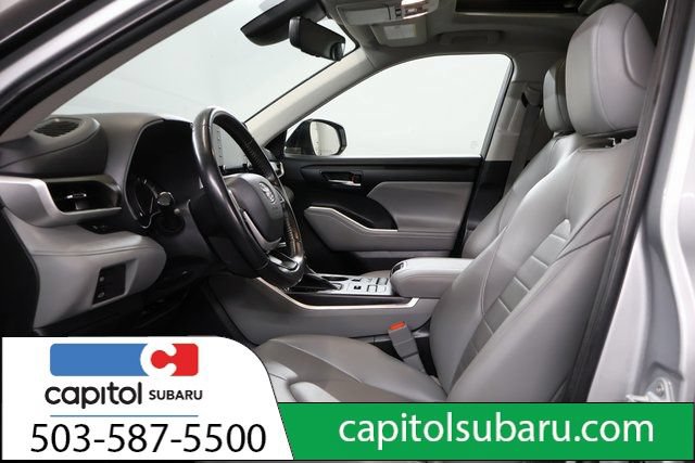 Used 2022 Toyota Highlander XLE AWD/4WD image 13