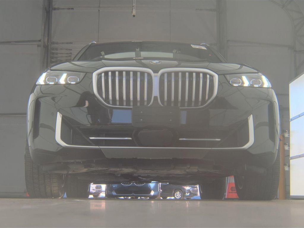 Used 2025 BMW X5 xDrive40i w/ Climate Comfort Package image 4