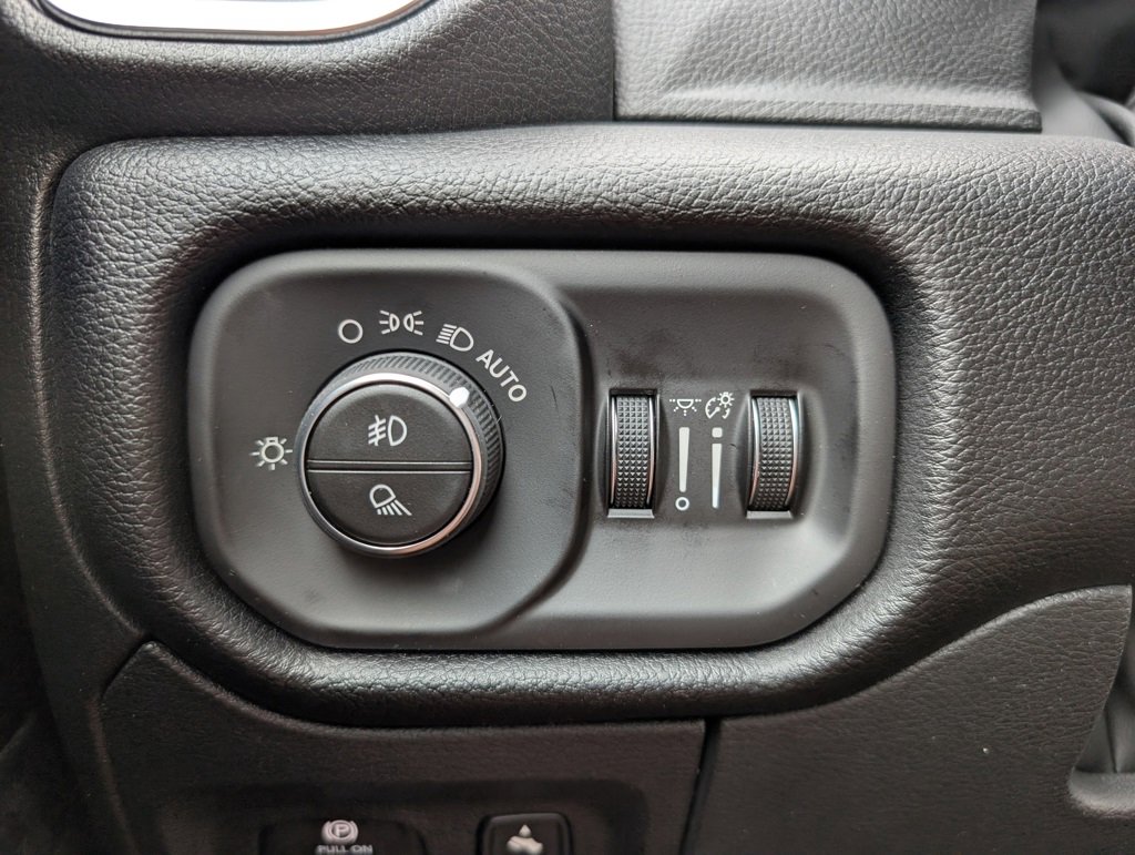 New 2026 RAM 1500 4x4 Crew Cab image 39