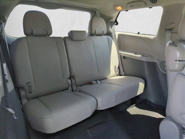 Used 2015 Toyota Sienna XLE Premium FWD image 29