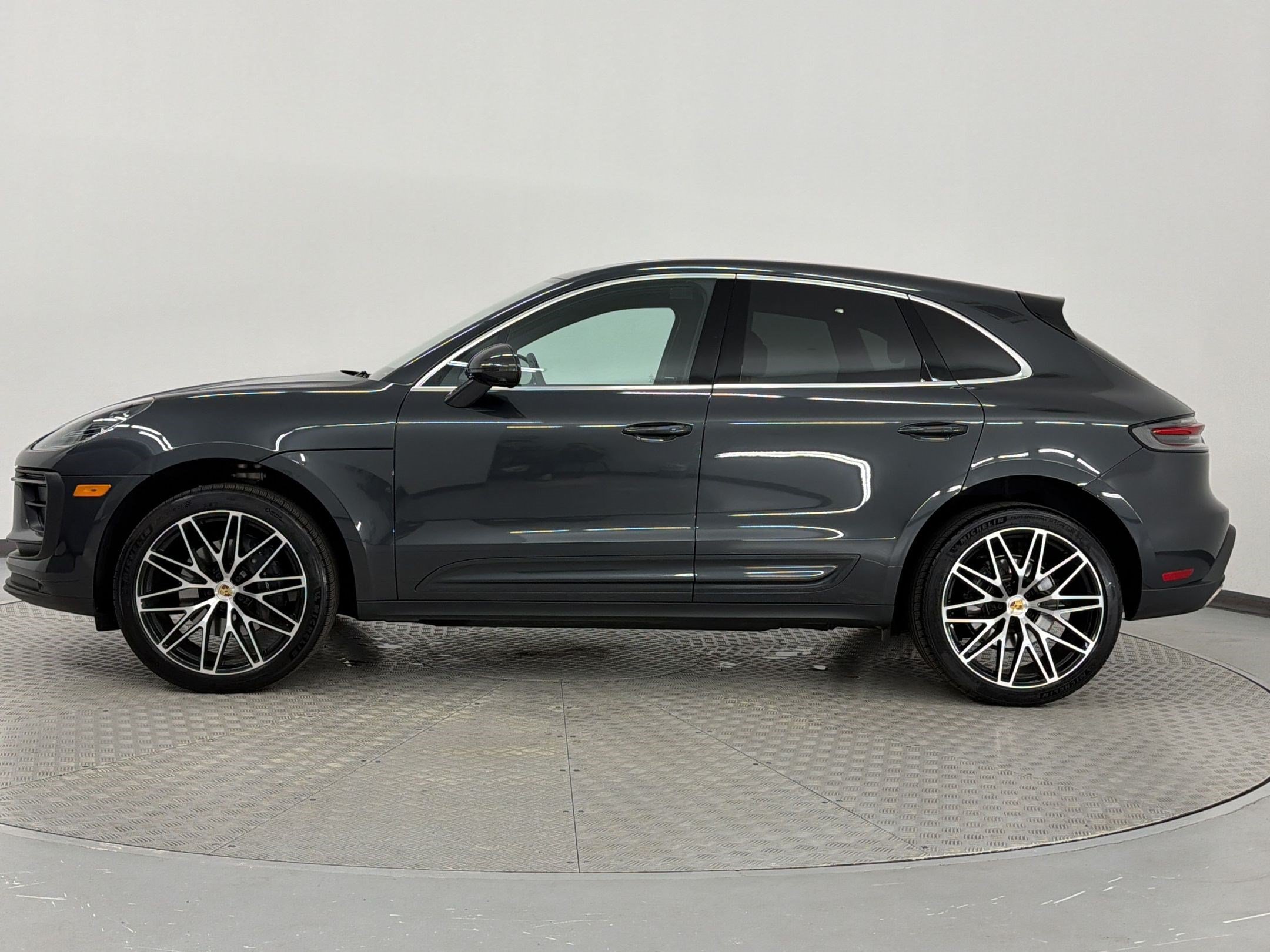 Used 2026 Porsche Macan AWD/4WD image 2