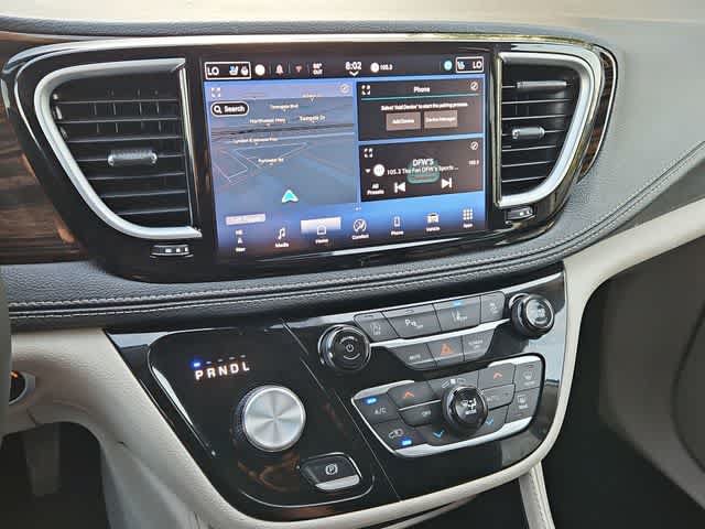 Used 2024 Chrysler Pacifica Limited FWD image 23