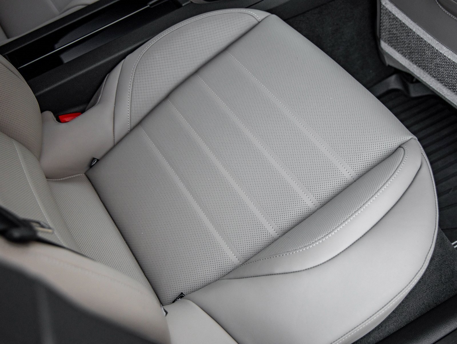 Certified 2025 Porsche Panamera 4 image 38