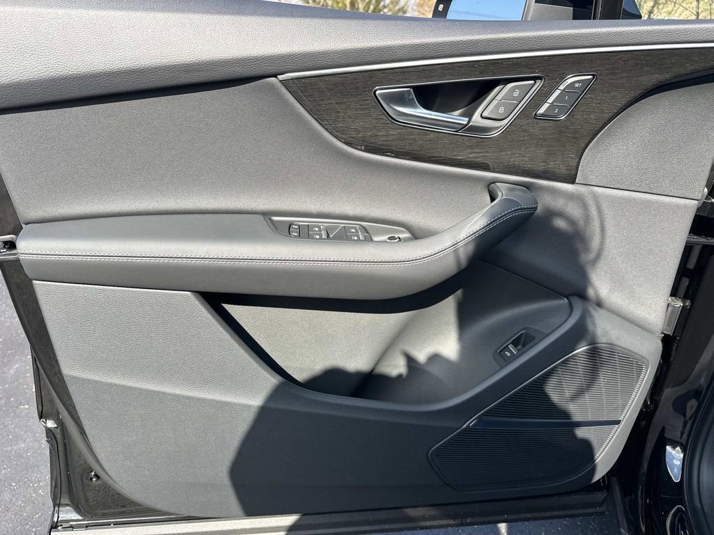 New 2026 Audi Q7 3.0T Prestige image 11