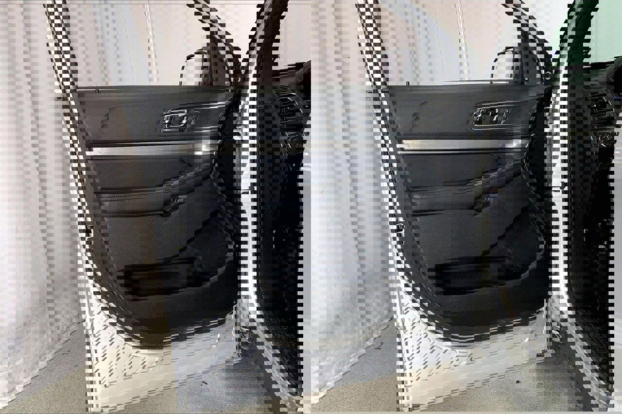 Used 2019 Ford Explorer XLT w/ Equipment Group 202A image 21