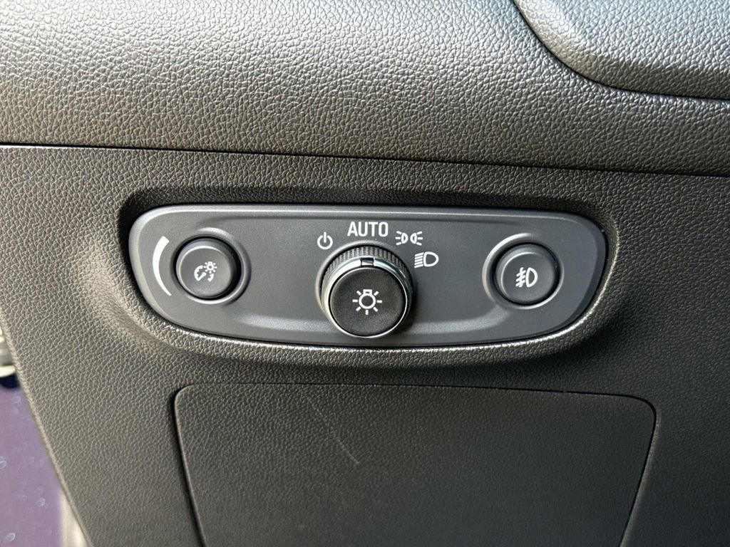 Used 2020 Buick Encore GX Select AWD/4WD image 45