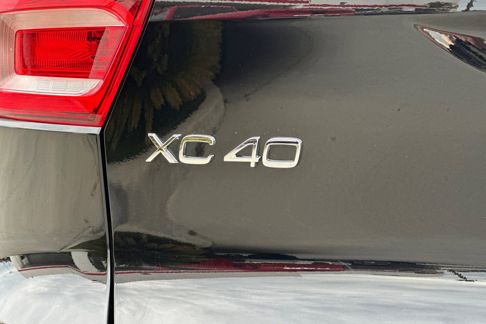 Used 2025 Volvo XC40 B5 Plus image 26