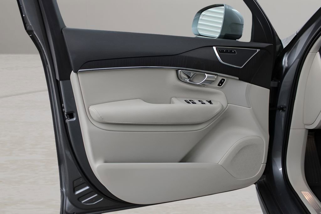 Used 2020 Volvo XC90 T6 Momentum AWD/4WD image 9