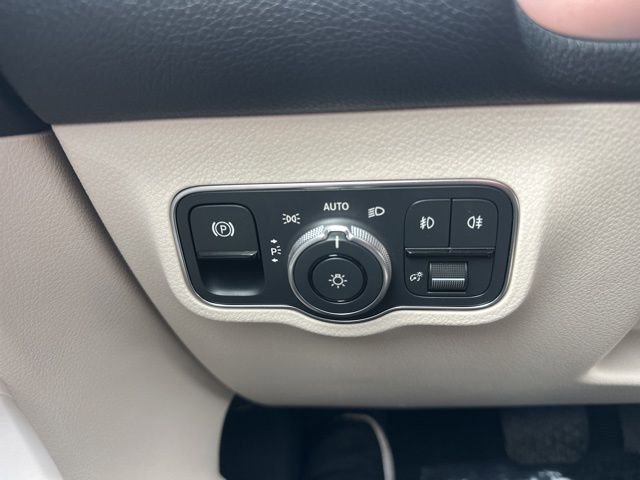 Used 2023 Mercedes-Benz GLB 250 4MATIC image 25