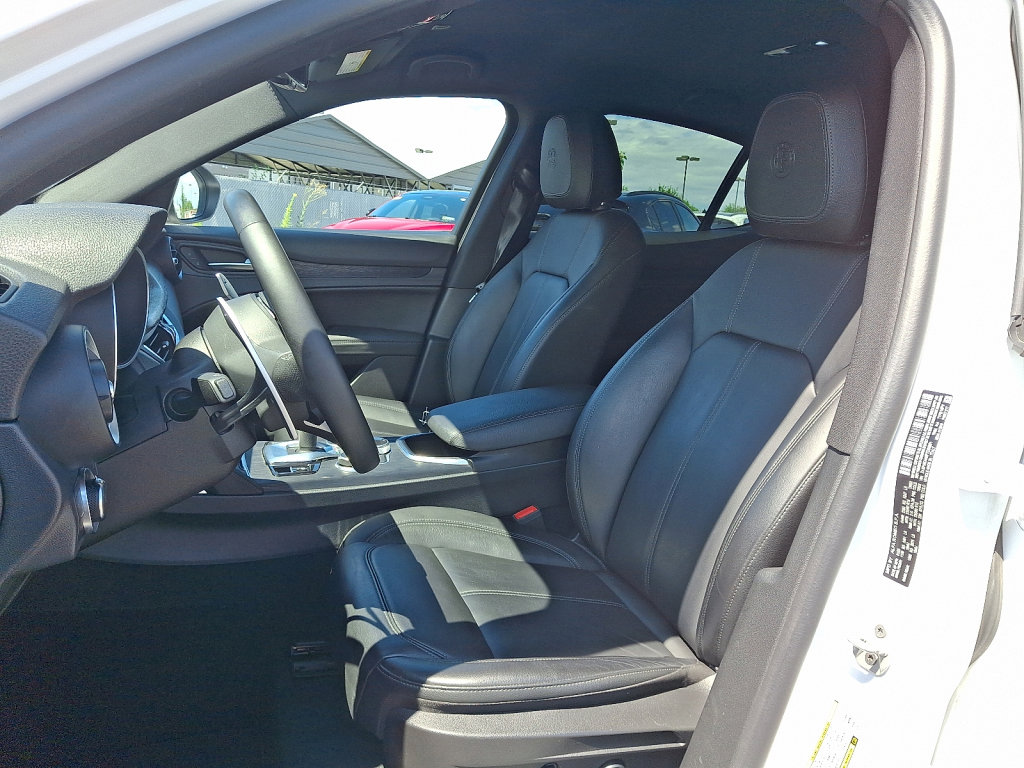 Used 2023 Alfa Romeo Stelvio Sprint image 24