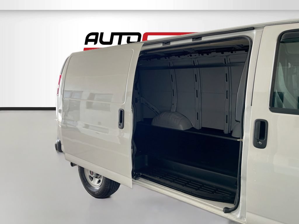 Used 2025 GMC Savana 2500 w/ Driver Convenience Package RWD image 27
