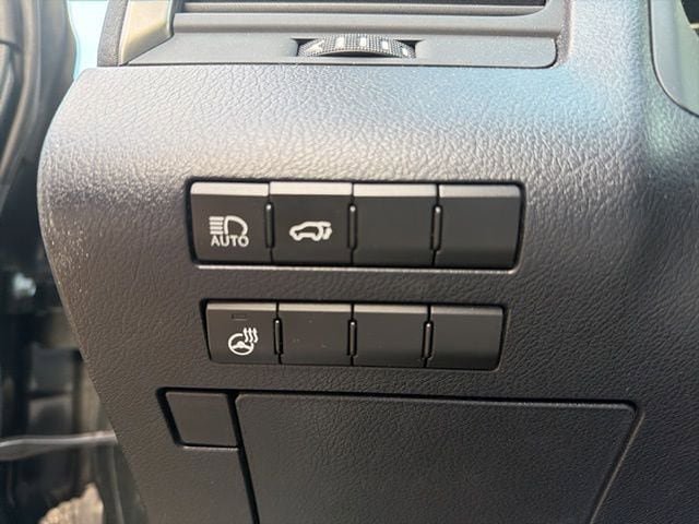 Used 2020 Lexus RX 350L Premium w/ Premium Package image 8