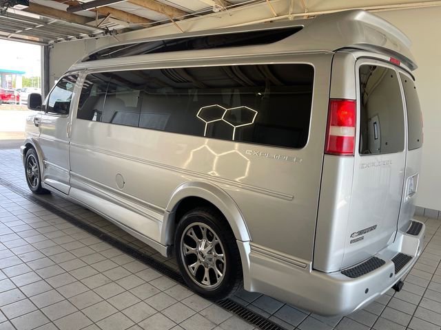 Used 2017 Chevrolet Express 2500 Extended image 3